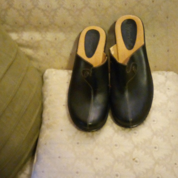 Black leather clogs - Picture 1 of 2